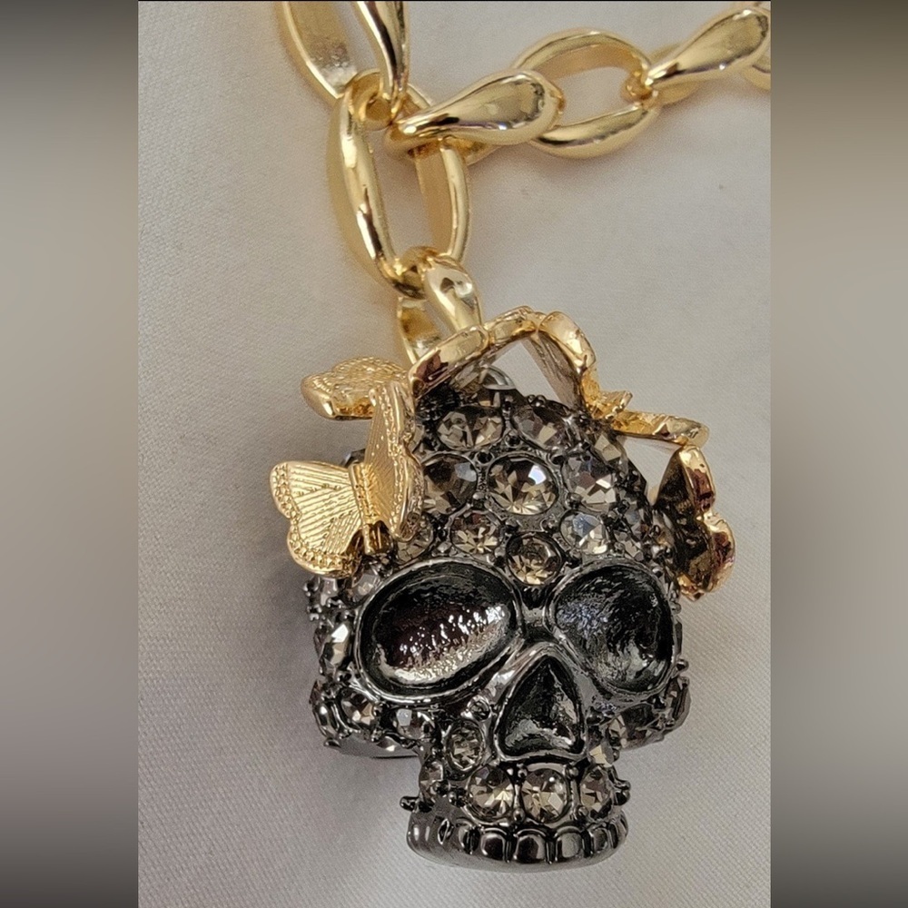 BETSEY JOHNSON Halloween Statement Chain Skull Pendant Butterflies Necklace NWT - Picture 3 of 6